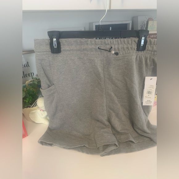 5 for $25- NWT - originally $32- LEG3ND Gray Shorts Size Medium - Picture 6 of 16